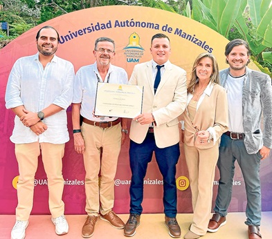 De izquierda a derecha: José Uribe, Ignacio Uribe, Pedro Uribe, Fanny Beatriz Rojas y Juan Uribe.