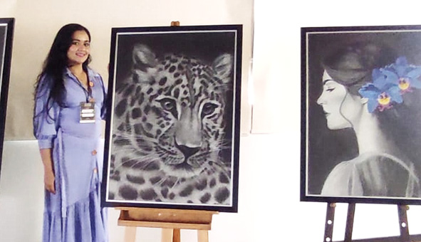 Diana Villalba, técnica al carboncillo.