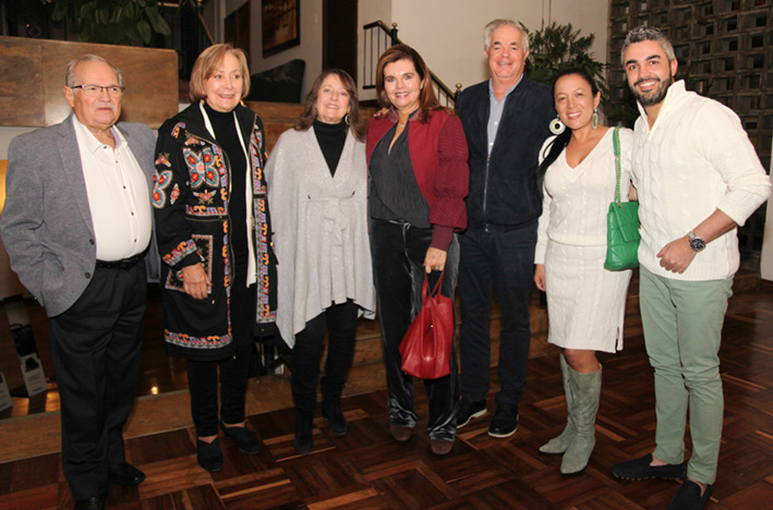 Alberto Gómez, Matilde Cuartas, Natalia Marulanda, Clemencia Mejía, Diego Trujillo, Paola Ruiz y Juan Carlos Escobar.