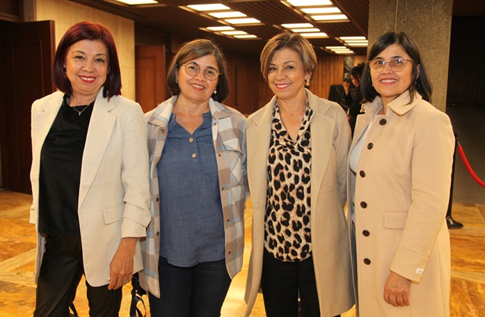 María Amelia Cardona, Laura Patricia Peña, Ángela María Cardona y Victoria Peña.