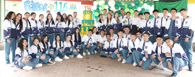 Estudiantes de los grados 11-2 y 11-3.