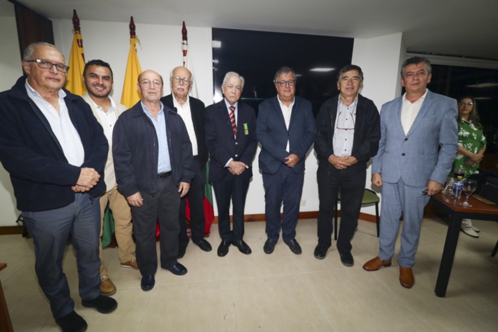 Junta directiva de la SCIA : José Eduardo Echeverri de la Roche, Carlos Mario Arias Mendoza, Juan Manuel Salazar, Nelson Arturo Mejía Ramírez, Néstor Buitrago Trujillo, Ricardo Spaggiari Vásquez, Jorge Mejía Arango y Juan Carlos Pineda Uribe.