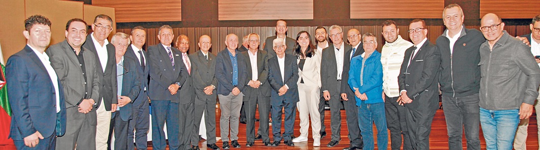 Víctor Martínez, David Muñoz, Gabriel Fernando Cárdenas, Germán Mejía, Julio César Orozco, Rusbel Franco, Pedro J Andrade, Duván Marín, William Gómez, Nicolás Henao, Alberto Marulanda, Juan Carlos Salazar, Laura Henao, Yamid Quiceno, Mario César Otálvaro, Gilberto Gil, Miguel Ángel Llano, Ramón Salazar, Héctor Fabio Valencia, Juan Luis Taborda y Osvaldo Hernández, integrantes de la Asociación Colombia de Periodistas Deportivos regional Caldas.