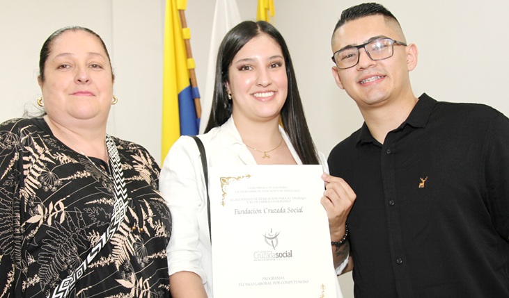 Isabella Guerrero, Natalia Guerrero, Esmeralda Sandoval y Alejandro Guerrero. Isabella Guerrero, Natalia Guerrero, Esmeralda Sandoval y Alejandro Guerrero.