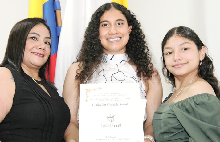 Laurenth María Luna, Johanna Luna y Ana Sophia Verna. Laurenth María Luna, Johanna Luna y Ana Sophia Verna.