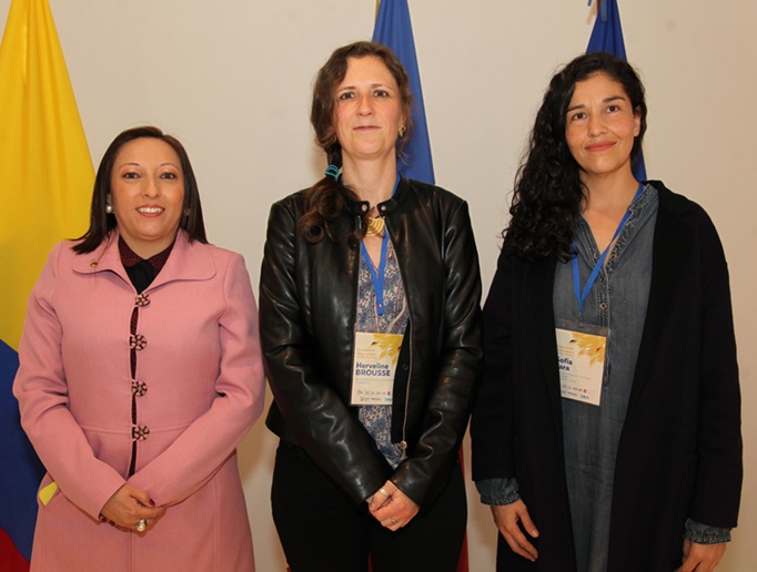 Marcela Echeverry Henao, directora de la Alianza Francesa Manizales, Herveline Brousse y Sofía Lara. Marcela Echeverry Henao, directora de la Alianza Francesa Manizales, Herveline Brousse y Sofía Lara.