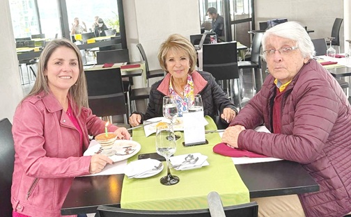 Hernán Arboleda y María Cristina Correa se reunieron en el Club Manizales, El Cable, para homenajear a Paula Andrea Arboleda Correa por su cumpleaños Hernán Arboleda y María Cristina Correa se reunieron en el Club Manizales, El Cable, para homenajear a Paula Andrea Arboleda Correa por su cumpleaños