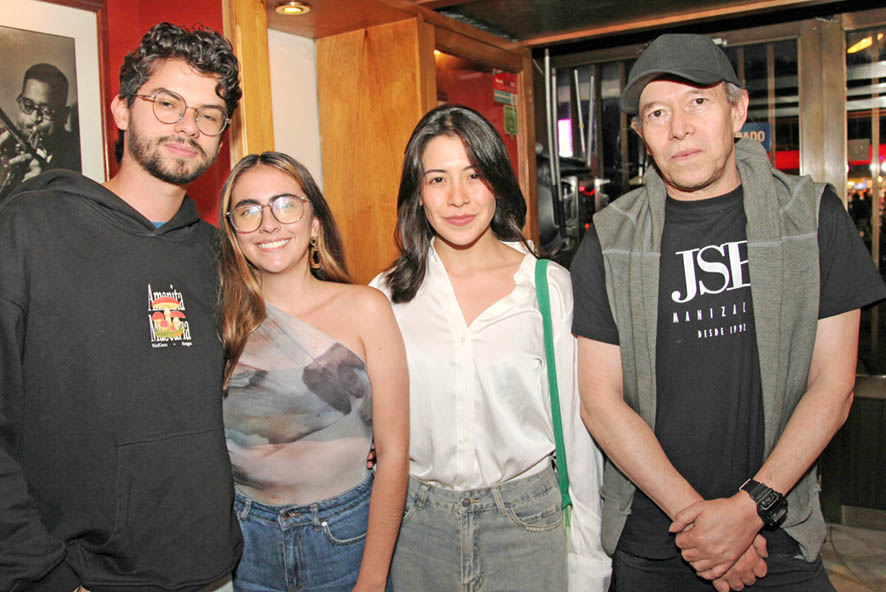 Juan José Arcila, Laura Martínez, Ana María Benjumea y Juan Sebastián JSB. Juan José Arcila, Laura Martínez, Ana María Benjumea y Juan Sebastián JSB.