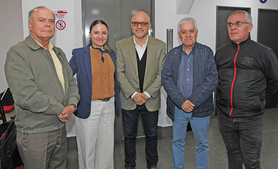 Albeiro Valencia Llano, Ángela Patricia Velásquez, Francisco Javier González, Fabio Vélez Correa y Luis Gerardo Puerta. Albeiro Valencia Llano, Ángela Patricia Velásquez, Francisco Javier González, Fabio Vélez Correa y Luis Gerardo Puerta.