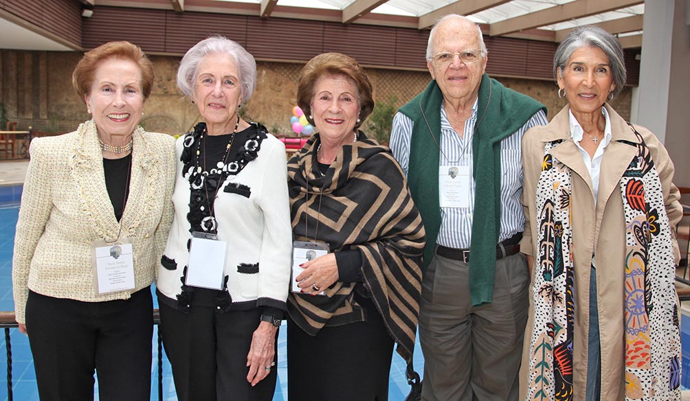 María Teresa Estrada, Ligia Duque Estrada, Clara Inés Estrada, Walter Estrada y Gloria Carbonell. María Teresa Estrada, Ligia Duque Estrada, Clara Inés Estrada, Walter Estrada y Gloria Carbonell.