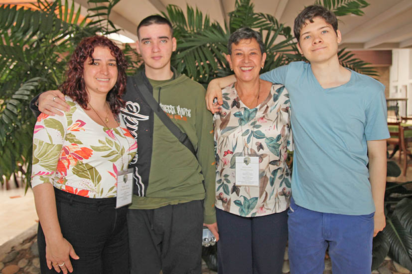 Beatriz Elena González, Juan José Vélez, María Irene Estrada y David Alejandro Ríos. Beatriz Elena González, Juan José Vélez, María Irene Estrada y David Alejandro Ríos.