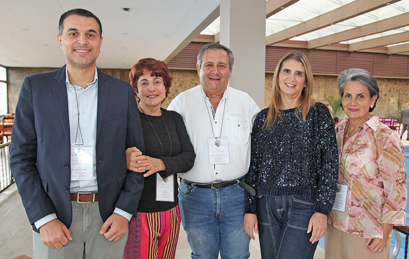 Diego González, María Helena Arango, Javier Gómez Estrada, Margarita Gómez Estrada y Victoria Eugenia Estrada. Diego González, María Helena Arango, Javier Gómez Estrada, Margarita Gómez Estrada y Victoria Eugenia Estrada.