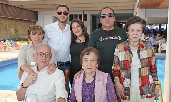 Jaime Eduardo Salazar, María Inés González, Clara Inés Villegas, Derian Salazar Vasco, Diana Vasco Loaiza, Carlos Hernán Salazar González y Martha Lucía González Giraldo. Jaime Eduardo Salazar, María Inés González, Clara Inés Villegas, Derian Salazar Vasco, Diana Vasco Loaiza, Carlos Hernán Salazar González y Martha Lucía González Giraldo.