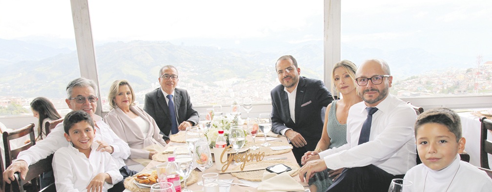 Gregorio Cruz, César Cruz, Paola Cruz Salazar, Agustín Cruz, Rafael Cruz, Rozmery Zuluaga, Carlos Alberto Salazar y Juan Salazar. Gregorio Cruz, César Cruz, Paola Cruz Salazar, Agustín Cruz, Rafael Cruz, Rozmery Zuluaga, Carlos Alberto Salazar y Juan Salazar.