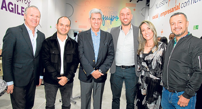 Camilo Arciniegas, Andrés Mauricio Grisales, Juan Carlos Morales, Carlos Vinazco, Yamile Valencia y Oscar Giraldo. Camilo Arciniegas, Andrés Mauricio Grisales, Juan Carlos Morales, Carlos Vinazco, Yamile Valencia y Oscar Giraldo.