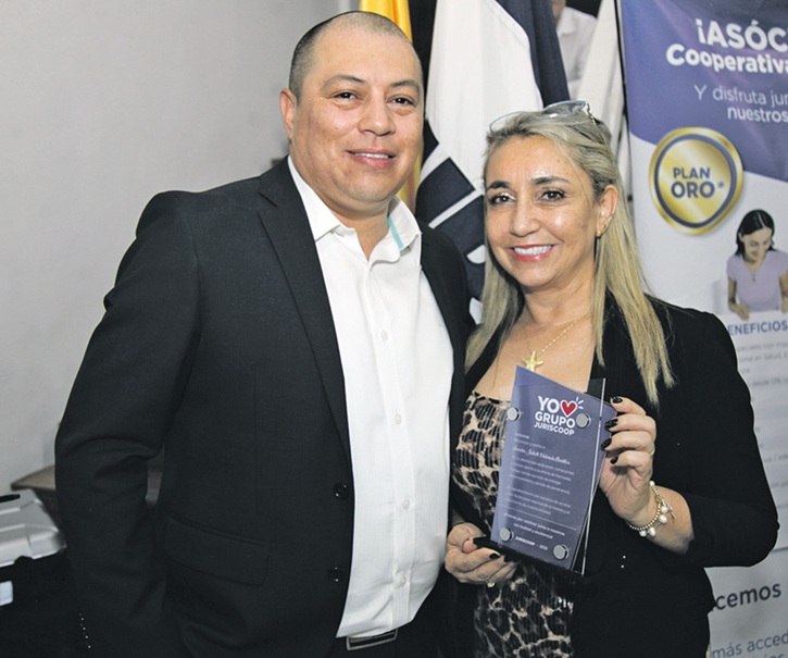 Reconocimiento a Sandra Yulieth Valencia de parte de Edwin Andrés Herrera. Reconocimiento a Sandra Yulieth Valencia de parte de Edwin Andrés Herrera.