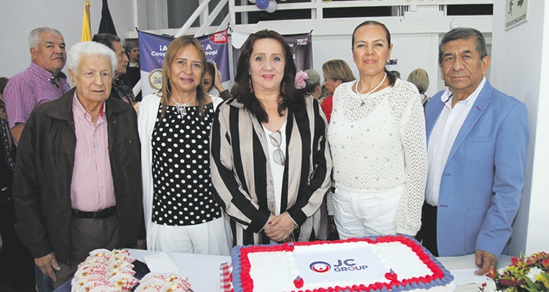 Roberto Salazar, Luz Amparo García, Sonia Giraldo, Martha Lucía Medellín y Gabriel Antonio Largo. Roberto Salazar, Luz Amparo García, Sonia Giraldo, Martha Lucía Medellín y Gabriel Antonio Largo.