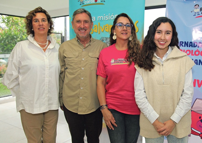 Adriana Adolphs Garzón, Juan Carlos Marulanda, Patricia Álvarez y Érika María Muñoz. Adriana Adolphs Garzón, Juan Carlos Marulanda, Patricia Álvarez y Érika María Muñoz.