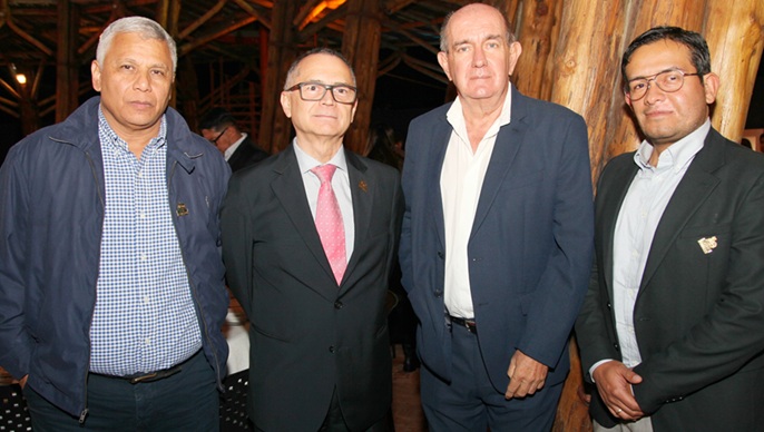 Alejandro Morales, Francisco Giraldo, Jorge Iván Pérez y Paulo César Mafla. Alejandro Morales, Francisco Giraldo, Jorge Iván Pérez y Paulo César Mafla.
