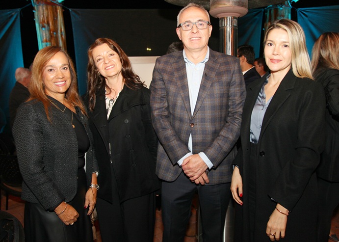 Luz María Castaño, Paula Orozco, Juan Pablo Quintero y Paula Andrea Arias. Luz María Castaño, Paula Orozco, Juan Pablo Quintero y Paula Andrea Arias.