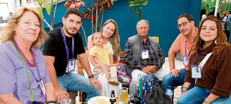 Ana María Jaramillo, Felipe Cardona, Francisco Cardona, Juliana Palacio, Arturo Palacio, Alejandro Palacio y Ángela Monsalve. Ana María Jaramillo, Felipe Cardona, Francisco Cardona, Juliana Palacio, Arturo Palacio, Alejandro Palacio y Ángela Monsalve.
