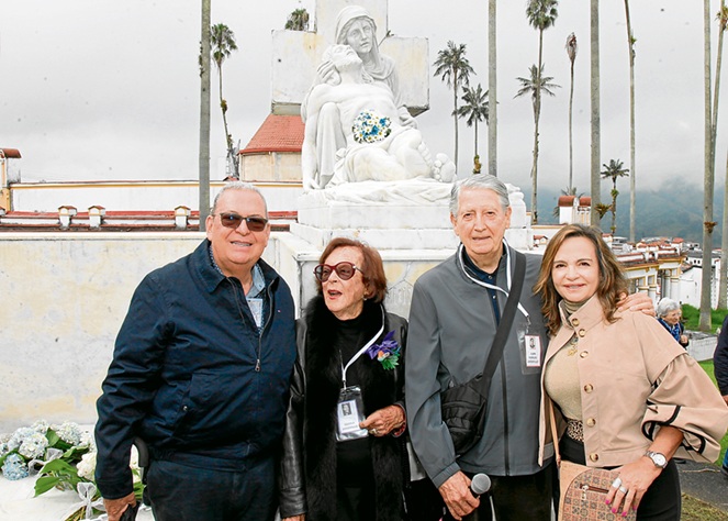 Juan Martín Hoyos, Gloria Jaramillo, María Isabel Suárez e Iván Manuel Jaramillo. Juan Martín Hoyos, Gloria Jaramillo, María Isabel Suárez e Iván Manuel Jaramillo.