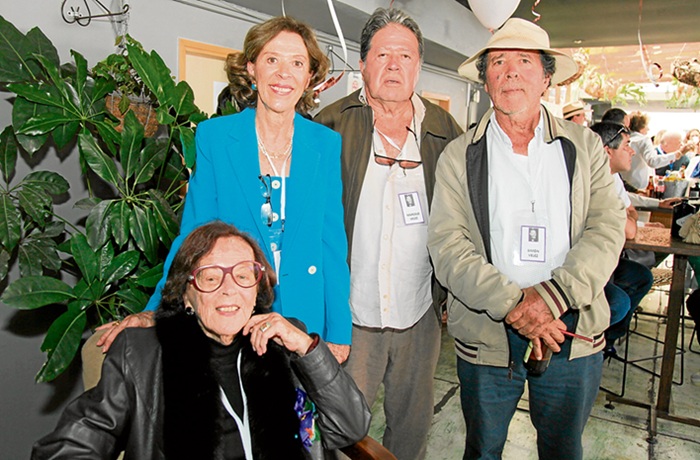 María Lucía Vélez, Marcelo Vélez, Simón Vélez y Gloria Jaramillo de Vélez. María Lucía Vélez, Marcelo Vélez, Simón Vélez y Gloria Jaramillo de Vélez.