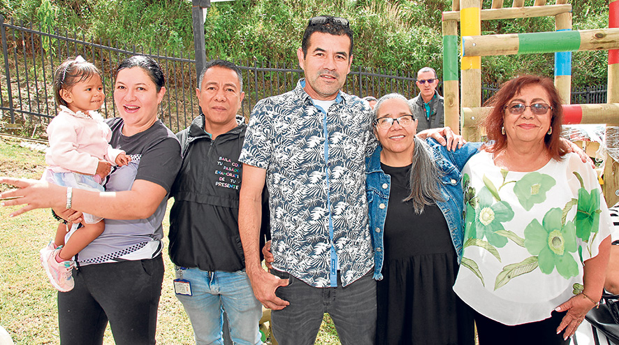 Bibiana Botero, José Eduardo Largo, María Victoria Largo, Luis Ricardo Alzate, Magnoli Echavarria y Aleyda Arcila. Bibiana Botero, José Eduardo Largo, María Victoria Largo, Luis Ricardo Alzate, Magnoli Echavarria y Aleyda Arcila.
