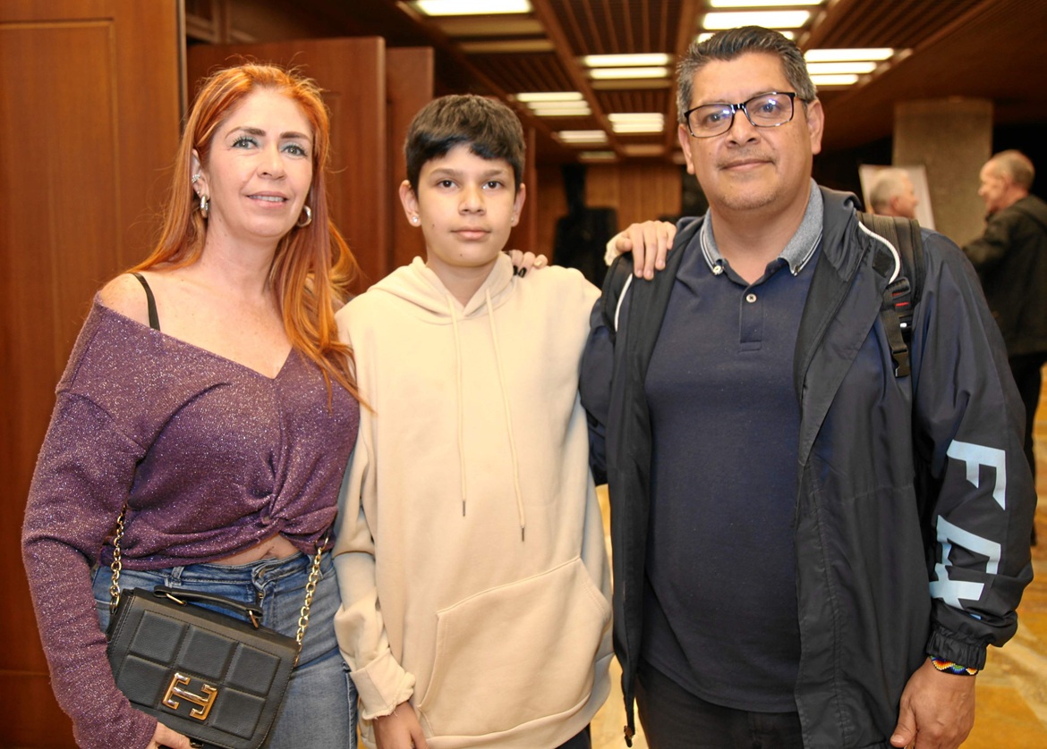 Adriana Henao, Juan Sebastián Fuentes y Moises Fuentes. Adriana Henao, Juan Sebastián Fuentes y Moises Fuentes.
