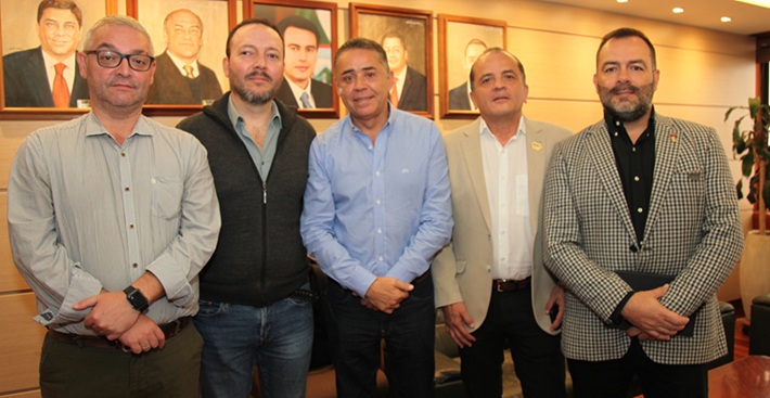 Luis Guillermo Quintero, Esteban Restrepo, Santiago Giraldo, Hernán González y Andrés Mauricio Gaitán. Luis Guillermo Quintero, Esteban Restrepo, Santiago Giraldo, Hernán González y Andrés Mauricio Gaitán.