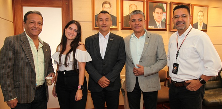 Fabián Giraldo, Valeria Hernández, Julio César Orozco, José Fernando Berrío y Diego Garzón. Fabián Giraldo, Valeria Hernández, Julio César Orozco, José Fernando Berrío y Diego Garzón.