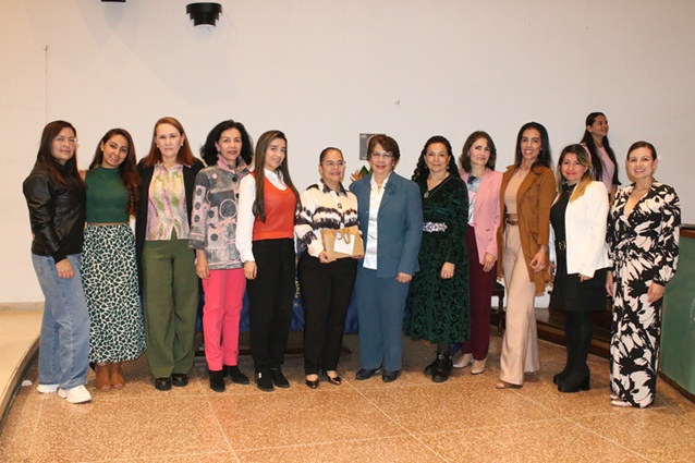 Adriana Cardona, Laura López, Luz Sánchez, Sandra Torres, Sandra Giraldo, Claudia García, Dolly Magnolia González, Vilma Fandiño, Diana Bernal, Carolina Alzate, María Sánchez y Sara Morales. Adriana Cardona, Laura López, Luz Sánchez, Sandra Torres, Sandra Giraldo, Claudia García, Dolly Magnolia González, Vilma Fandiño, Diana Bernal, Carolina Alzate, María Sánchez y Sara Morales.