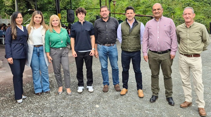 Diana Marcela Torres, Claudia Guevara, Diego Higueras, Fabio Aristizábal, Daniel Higueras, Jorge Amido Castaño y Gilberto Valencia. Diana Marcela Torres, Claudia Guevara, Diego Higueras, Fabio Aristizábal, Daniel Higueras, Jorge Amido Castaño y Gilberto Valencia.