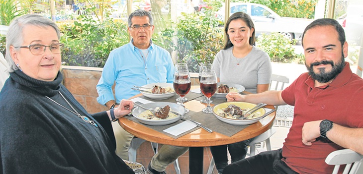 Francia Botero, Hernán Hernández, Ángela María Soto y Sebastián Hernández.