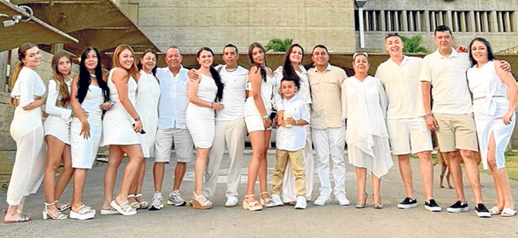 Familiares asistentes a la renovación matrimonial en República Dominicana.