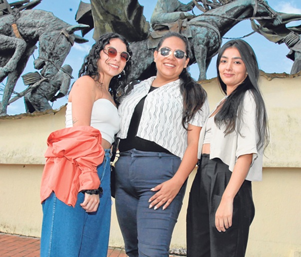 Katherine Duque, Camila Mancera y Vanessa Bedoya, visitantes de Ibagué.