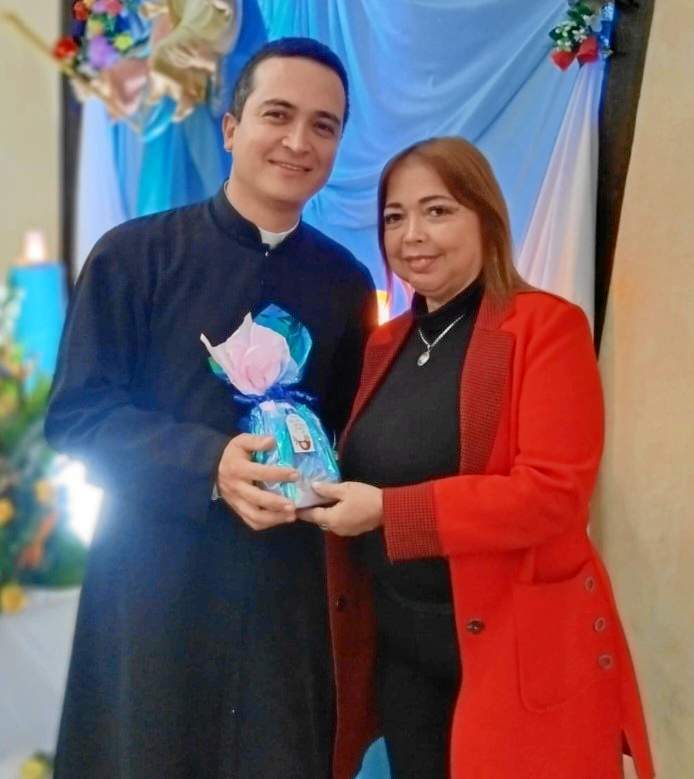 Presbítero Pedro Andrés Agudelo y Martha Inés Henao.