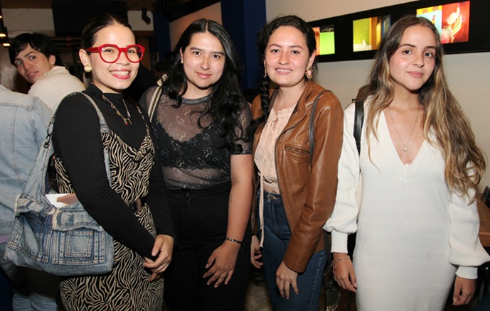 Silvia Rivera, Stefany Alzate, Esmeralda Villanueva y Carolina Arboleda.