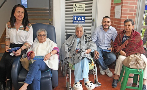 María Luisa Gil, Esperanza Hoyos, Rubiela Hoyos, Felipe Montoya y Luz Dary Herrera.