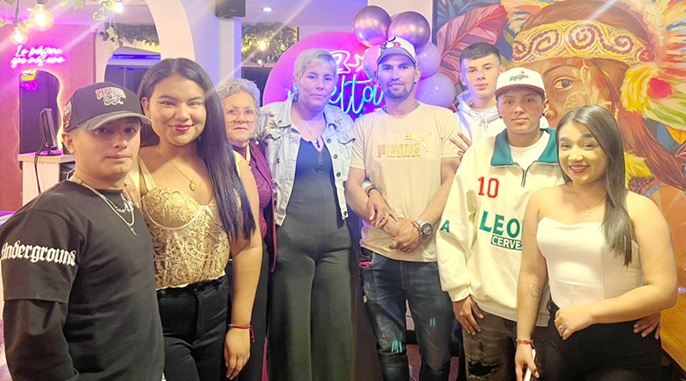 Jhoana Blandón festejó su cumpleaños junto a Andrea López, Socorro Marín, Diego Armando Quintero, Jhorman David Ortiz, Lizeth Ortiz y Valentina Mejía.