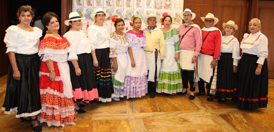 Grupo Herencia Folclórica del barrio Las Colinas.