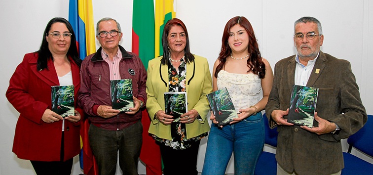 Julieta Arias González, José Miguel Alzate, Teresa González García, Catalina Solano Arias y Miguel Ángel Llano.