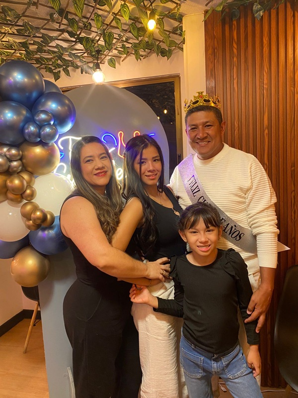 Jaime Yepes celebró su cumpleaños en compañía de Viviana Zuluaga, Isabella Yepes y Antonella Yepes.