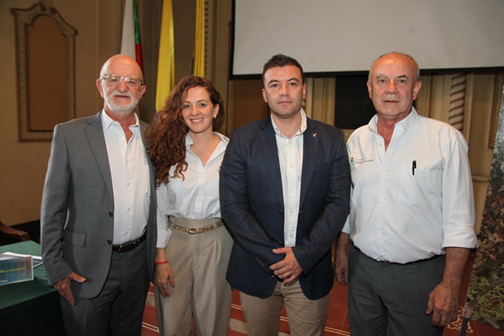 Henry Gutiérrez Ángel, gobernador de Caldas; Natalia Yepes, directora ejecutiva del Comité de Cafeteros; Ronald Bonilla, secretario Privado, y Jorge Ricardo Gutiérrez, secretario de Infraestructura de Caldas.