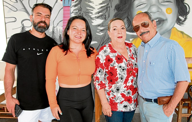 Luis Arias, Valentina Sarmiento,  Lila Gómez y Carlos Alberto sarmiento.