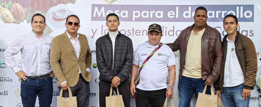 José Miguel Ceballos, gerente de Relaciones Comunitarias Marmato Aris Mining; Jesús Alberto Gallego, concejal de Marmato; Mateo Osorio, concejal de Marmato; Dorien Agudelo, concejal de Marmato; Benjamín Cruz, presidente del Concejo de Marmato y Juan José Gil, secretario de Planeación Marmato.