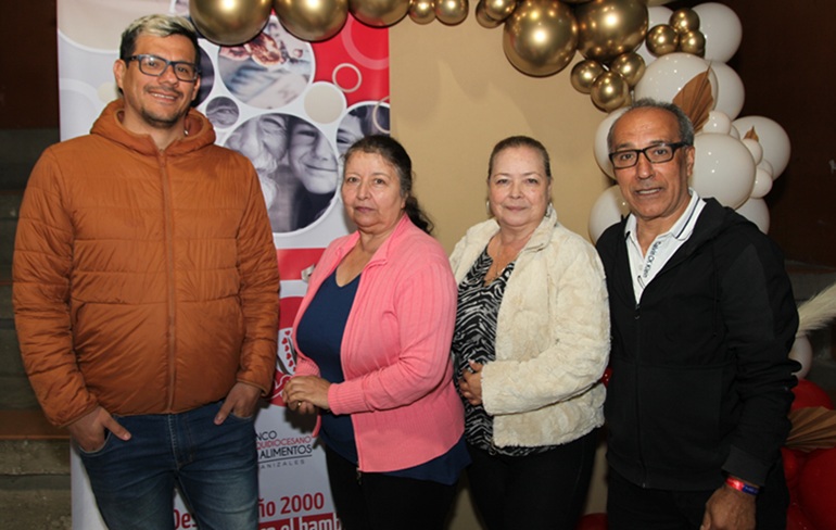 Camilo Ramírez, Luz Amparo Velásquez, Ana Cecilia Velásquez y Diácono Jaime Ramírez
