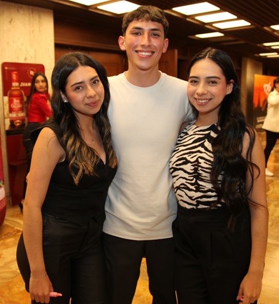 Annie Palacio, Alejandro Ramírez y Hellen Palacios.