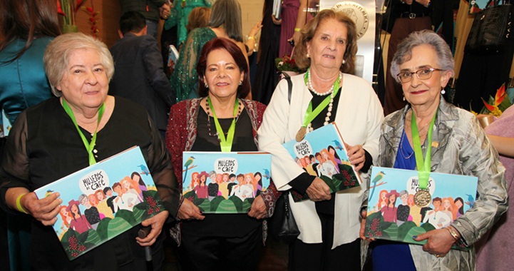 Oliva Manchola, Gloria Luz Ángel, Elvira Escobar y María Doralba Arias.