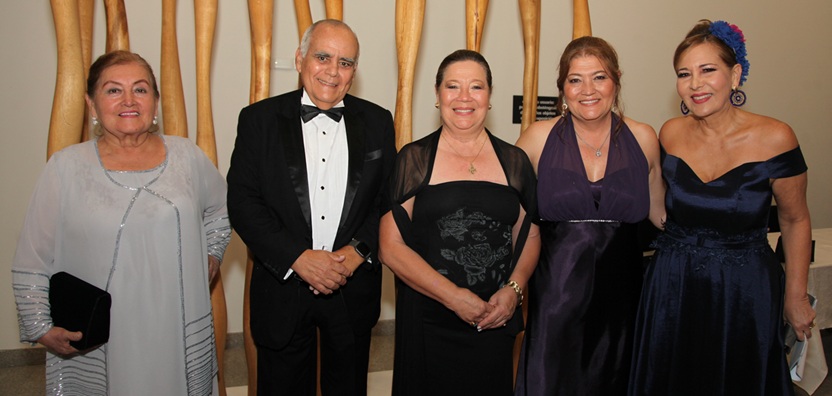 Rita Mercedes Jiménez, Lindon Chavarriaga, María Clara Gómez, María Isabel Saavedra, Margarita Gómez y Juan Marino Gómez.